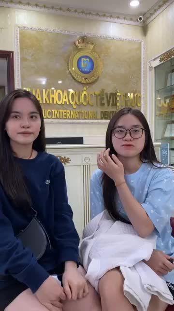 Hai chị em gái Hạnh Trang - Hạnh Dung niềng răng tại nha khoa