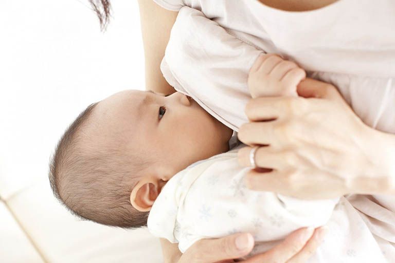 Dấu Hiệu Nhận Biết Trẻ Sơ Sinh Bị Dị Ứng Sữa Mẹ Và Cách Xử Lý