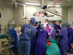 Khối u khổng lồ chiếm hơn nửa cơ thể - Bệnh viện Việt Đức