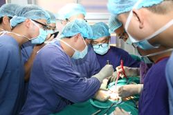 Phẫu thuật “cứu” người đàn ông 7 năm mắc chứng bất lực, trên bảo dưới không nghe - Bệnh viện Việt Đức
