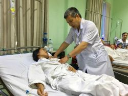 Giải cứu cô gái trẻ bị khối u khổng lồ ở ngực trái - Bệnh viện Việt Đức