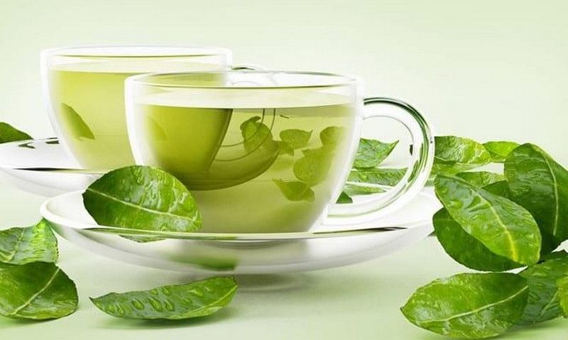 Uống trà xanh