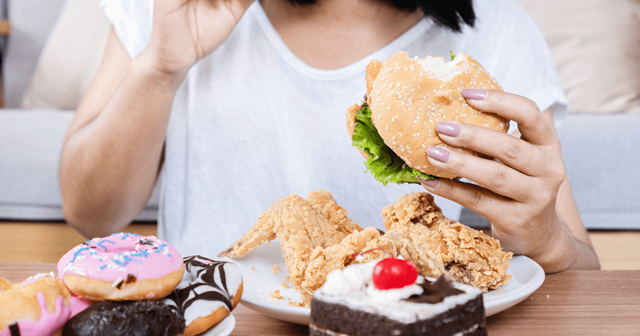 Tại sao thường xuyên thấy đói và thèm ăn trong thời kỳ mãn kinh?