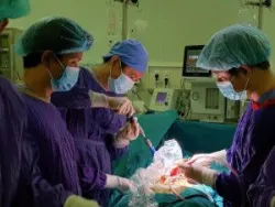 Nguyên nhân và triệu chứng thoát vị đĩa đệm cột sống thắt lưng - Bệnh viện Việt Đức