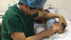 Lạm dụng nước muối sinh lý, lợi bất cập hại - Bệnh viện nhi Trung Ương