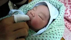 Vệ sinh miệng cho trẻ sơ sinh - bệnh viện nhi Trung Ương