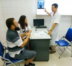 Phẫu thuật thành công cho bệnh nhân nước ngoài thoái hóa khớp háng có bệnh lý tim mạch phức tạp - Bệnh viện Việt Đức