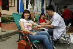 “Cò” máu ở BV Việt Đức: Giám đốc nói không có quy định người nhà cho máu mới được mổ