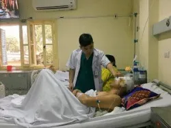 Bệnh viện Việt Đức cứu sống bệnh nhân bị chấn thương nền sọ ổ mắt