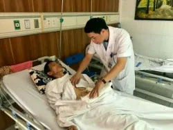 Phẫu thuật u buồng trứng, bác sĩ phát hiện bệnh nhân nữ 22 tuổi bị ung thư dạ dày - Bệnh viện Việt Đức