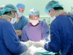 Chuyên gia hàng đầu thế giới về nội soi não mổ nội soi nền sọ qua mũi tại Bệnh viện Hữu nghị Việt Đức
