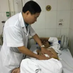 Giây phút định mệnh cứu bệnh nhân bị tai nạn vỡ thận - Bệnh viện Việt Đức