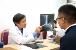 Chuyên gia BV Việt Đức chỉ cách tránh bị chấn thương khi chơi thể thao