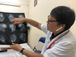Hà Nội: Bệnh nhân ảo giác giật tóc, “lên gối” đánh nữ điều dưỡng mang bầu 4 tháng - Bệnh viện Việt Đức
