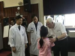 Áp dụng kỹ thuật mới trong điều trị cột sống cho trẻ - Bệnh viện Việt Đức