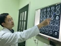 Nổ bình ga mini khi đang nấu ăn, người đàn ông bị đa chấn thương, bỏng sâu vùng mặt - Bệnh viện Việt Đức