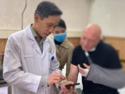 Giữ lại ngón tay cho người đàn ông Pháp - Bệnh viện Việt Đức