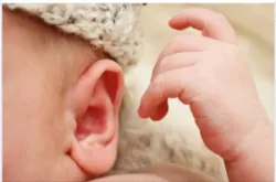 VÌ SAO CON DỄ MẮC VIÊM TAI GIỮA