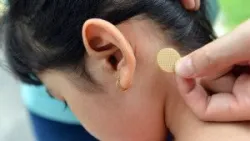 Lưu ý sử dụng miếng dán chống say tàu xe