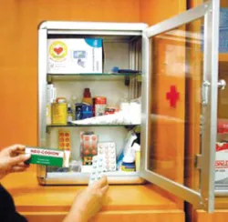 Hướng dẫn chăm sóc tại nhà cho người bị thoái hóa điểm vàng thể ướt