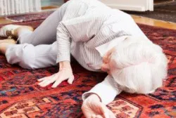 Phòng tránh té ngã ở người cao tuổi