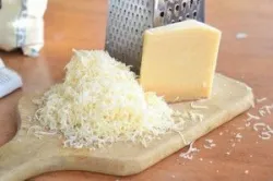 Lượng protein trong phô mai là bao nhiêu?