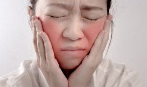 Đỏ mặt do uống niacin (vitamin B3) có nguy hiểm không?