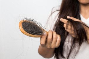 Nguyên nhân nào gây rụng tóc khi giảm cân?