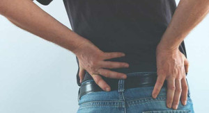 Đau lưng có phải là triệu chứng ung thư tuyến tiền liệt?