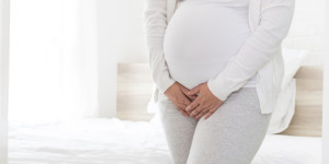 Són tiểu khi mang thai: Nguyên nhân và cách điều trị