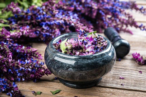 5 lợi ích của tinh dầu xô thơm (clary sage)