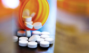 Có nên dùng thuốc giảm đau opioid để điều trị viêm khớp dạng thấp không?