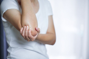 Viêm khớp dạng thấp ở khuỷu tay: Triệu chứng và điều trị
