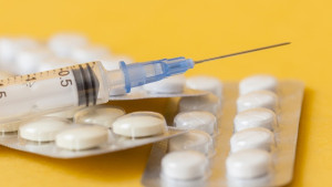 So sánh thuốc ức chế PCSK9 và statin