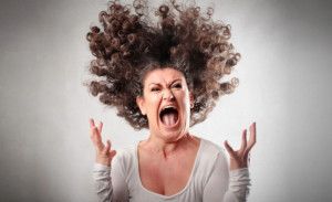 Tại sao phụ nữ lại dễ cáu gắt khi mãn kinh?