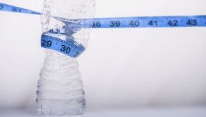 13 cách nhanh chóng và an toàn để giảm cân do tích nước