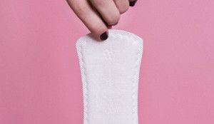 Tại sao lại bị ra máu nâu sau mãn kinh?