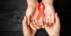 Cần làm gì khi sống chung với người nhiễm HIV?
