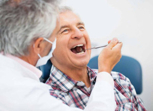 Bọc răng sứ có tốt cho người cao tuổi không?