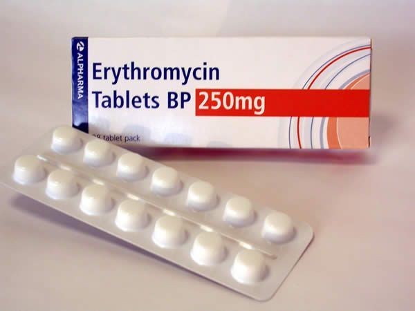 Trị mụn bằng thuốc kháng sinh Erythromycin