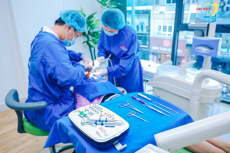 Trồng răng implant giá rẻ tại Hà Nội.