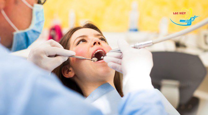 Thăm khám và kiểm tra tình trạng răng miệng thực tế