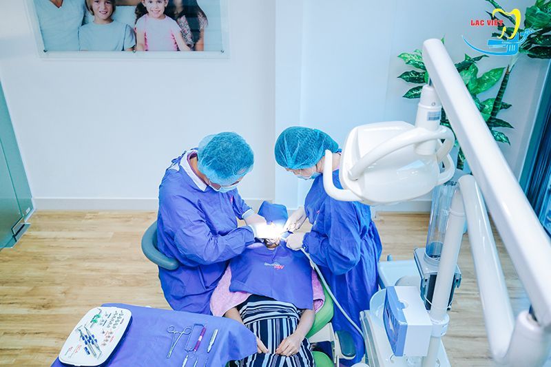 Các bác sỹ phục hình implant nha khoa tại nha khoa Lạc Việt đều có trình độ từ Thạc Sỹ trở lên