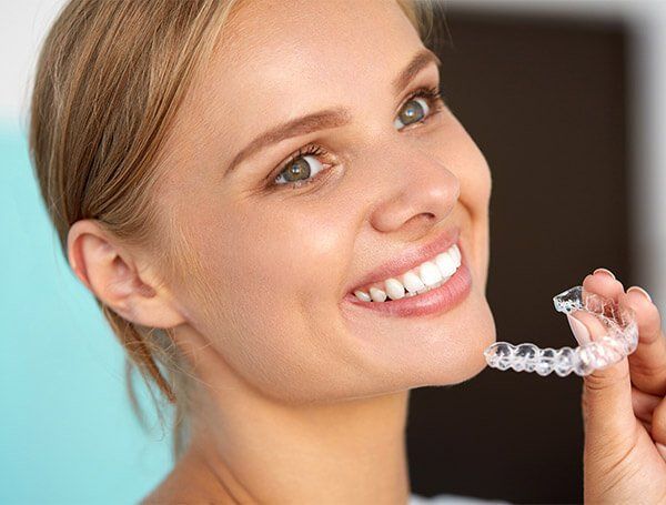 Niềng Răng Không Mắc Cài Invisalign - Nha khoa Đăng Lưu