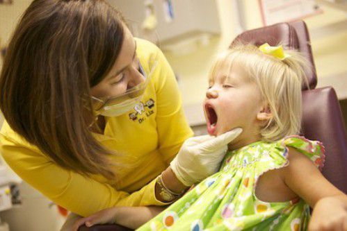 Tại sao bé chậm mọc răng ?