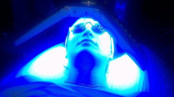 tri mun bang anh sang xanh blue light