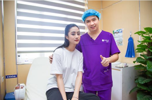 Sau 6 tháng nâng mũi cấu trúc Pureform, Anh Thư (22 tuổi) quyết định lựa chọn thêm dịch vụ thẩm mỹ không phẫu thuật nhà bs.