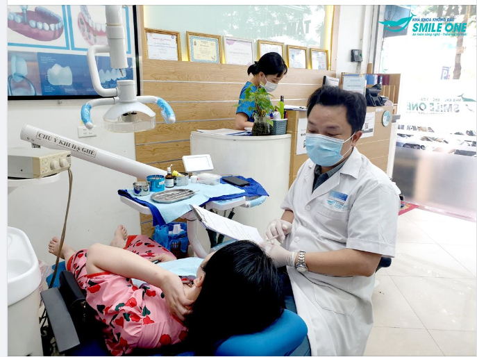 Nhiều khách hàng đến với Nha khoa Smile One vẫn lầm tưởng niềng răng trong suốt phải sử dụng khay niềng Invisalign.