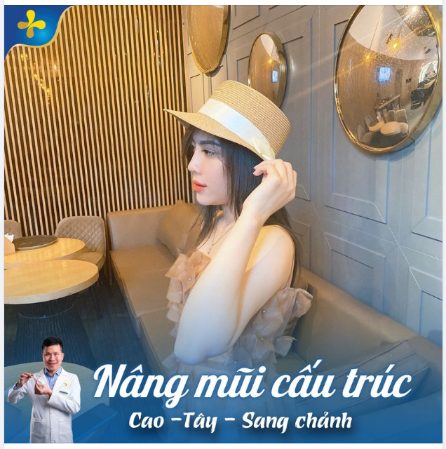 Khoe với cả nhà góc nghiêng gây thương nhớ của bạn khách hàng sử dụng dịch vụ nâng mũi cấu trúc.