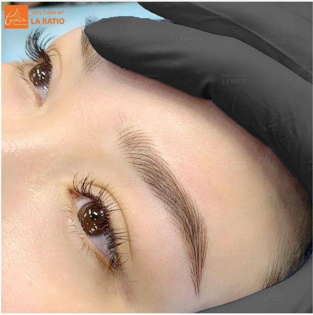 ZOOM IN ZOOM OUT hàng chân mày siêu đẹp của chị khách nhà LA RATIO